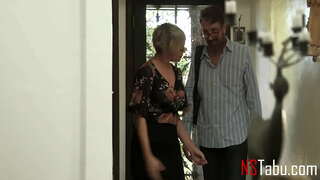 HORKÉ Prsatá MILF Zničil