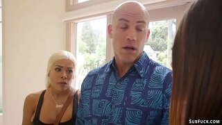 ���िशाल स्तन सोनेरी केस व गोरी त्वचा चरण आई लुना स्टार गुदद्वारासंबंधीचा fucked मिळते करून तिच्या नवीन प्रियकर तेलविहिरीवरील लोखंडी मनोरा पिएर्स नंतर संबंध तिच्या भव्य तरुण Avi प्रेम आणि fucks आणि तिच्या waxes