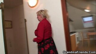 Yaşlı dul iki tamirciye hizmet ediyor