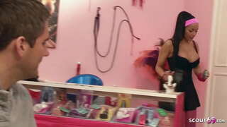 Big Atngal ug Nindot nga Asno Latina Tin-edyer nga gilimbongan sa Bagis apan mosangpot Fuck sa Buhat