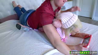 Егет үҙенең енси ағзаһын һәм уны ташлап китергә мәжбүр булды һәм үҙ уйын синклер ауа башланы геймерша трахать кончать көллият уның ҙур