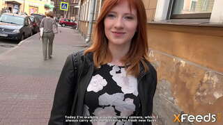 ���ුන්දරත්වය ලබා දෙයි ඔහුට blowjob සහ ඔවුන් ලිංගික ඇඳේ doggystyle සහ අනෙකුත් බව මතු කරන්න comely දැරිය පාරවල් වල