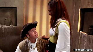 Черная шлюха Мари Лув верхом на белом члене и жестко прибита гвоздями