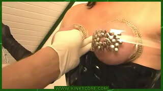 Tiete met die tekening penne &amp;amp; speel met piepie gat