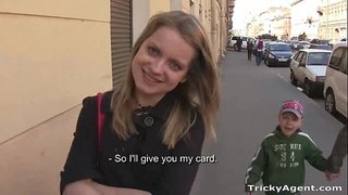 Đánh âm hộ của Cô ướt và chặt chẽ