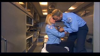 Янбаш һөйәгендәге ҡара грустная блондинка юғары ойоҡ трахать