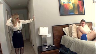 ���ড় সুন্দরী মহিলা, সুন্দরি সেক্সি মহিলার এবং একটি গাটার