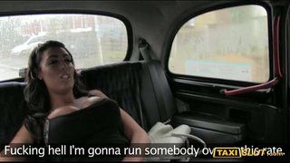 Obrovské juggs Ava vŕtané s vodičom na zadnom jeho kabíny