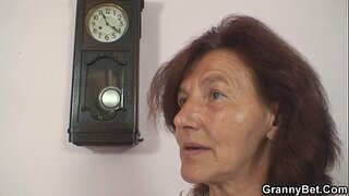 Josteko zaharra amona eta mutiko