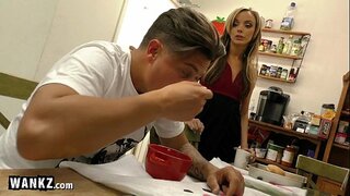 WANKZ - Хлопець Трахкає Свою Дійсно Гарячу Мачуху!