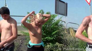 Y. blondīne VALSTS dzimuma ielas gaišā dienas