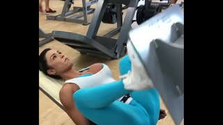 Gracy pracuje sa v posilňovni