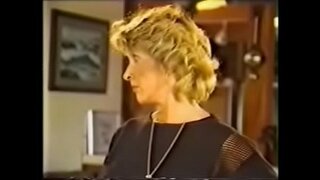 Старија жена са y. Момци