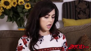 ���ോഹന ജൂലിയ Ann and Whitney വൈറ്റ് കൈകാര്യം ഒരു ബിഗ് കോഴി