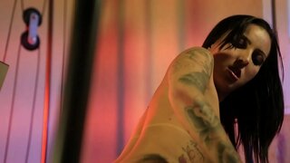 Catra ਯਕੀਨ ਉਸ ਦੇ trainer ਬਣਾਉਣ ਲਈ ਕਸਰਤ ਦਾ ਇੱਕ ਛੋਟਾ ਜਿਹਾ ਹੋਰ ਨਿੱਘਾ