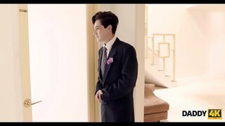 DADDY4K. Geweldige sex scene door oude vader en zijn s.&#039;s mooie bruid