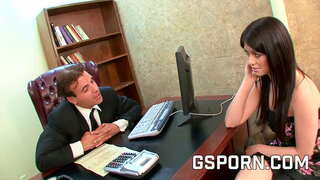 Sexy brunetka sekretárku milf v prdeli tvrdý tvárou cum