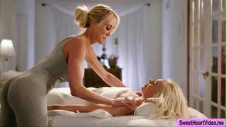 MILF Brandi Katresnan mbantu dheweke Customer Lyra Hukum pus tekan orgasme