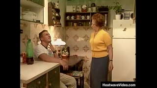 Вялікія прыгоды бабулі #039; s # 1-Сьюзан-розніца ва ўзросце паміж сталай рудай мамай і яе маладым палюбоўнікам не магла быць больш!